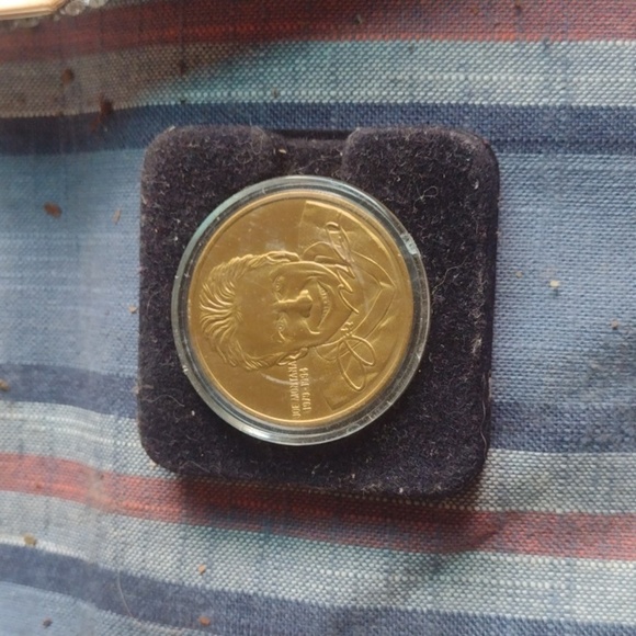 Joe Montana -QB NFL Properties Commemorative Coin (Mint)#08487 - Picture 3 of 3